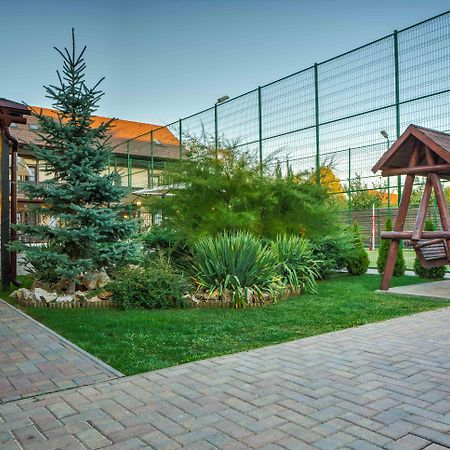 Отель Conacul Ambient Кристьян Экстерьер фото