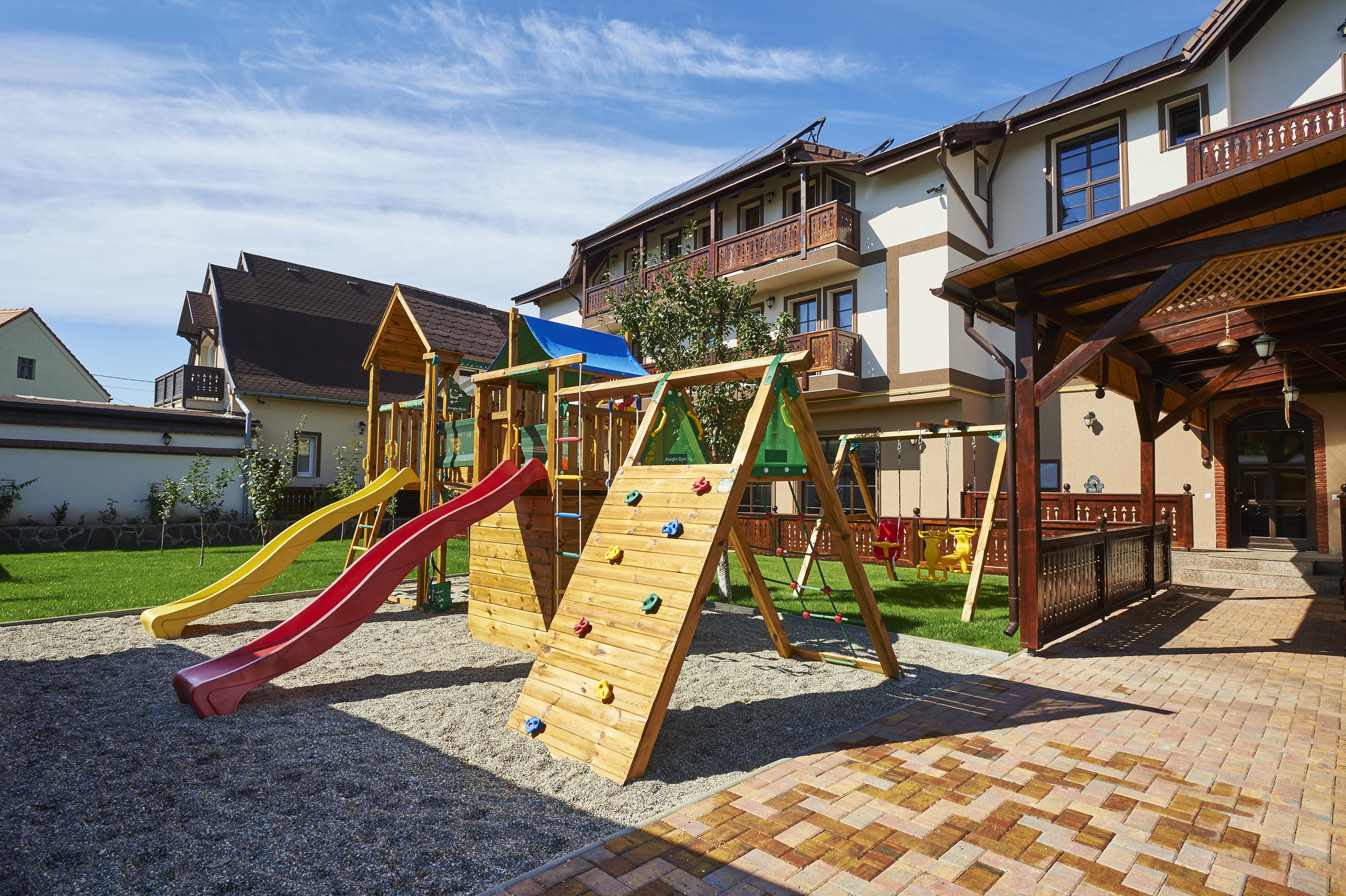 Отель Conacul Ambient Кристьян Экстерьер фото